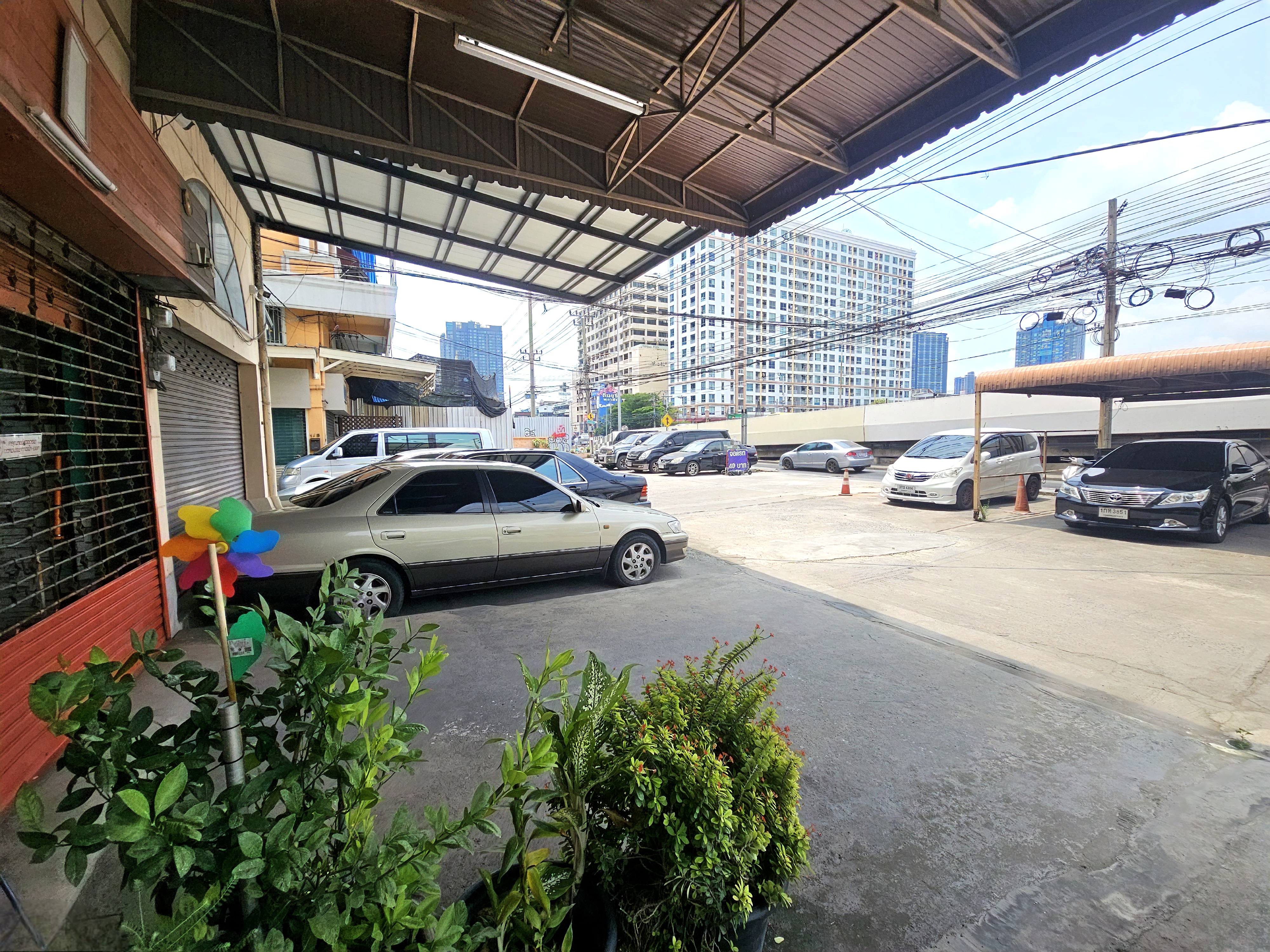 ขายด่วน ตึกแถว 3.5 ชั้น ติดถนนรัชดาภิเษก-ตลาดพลู ทำเลทองฝั่งธนฯ ตรงข้ามตลาดเฟิร์สวัน เดินชิลล์ไป BTS ตลาดพลู แค่ 500 เมตร!